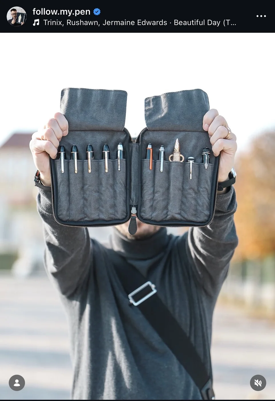Follow My Pen presenting an &Liebe fountain pen case