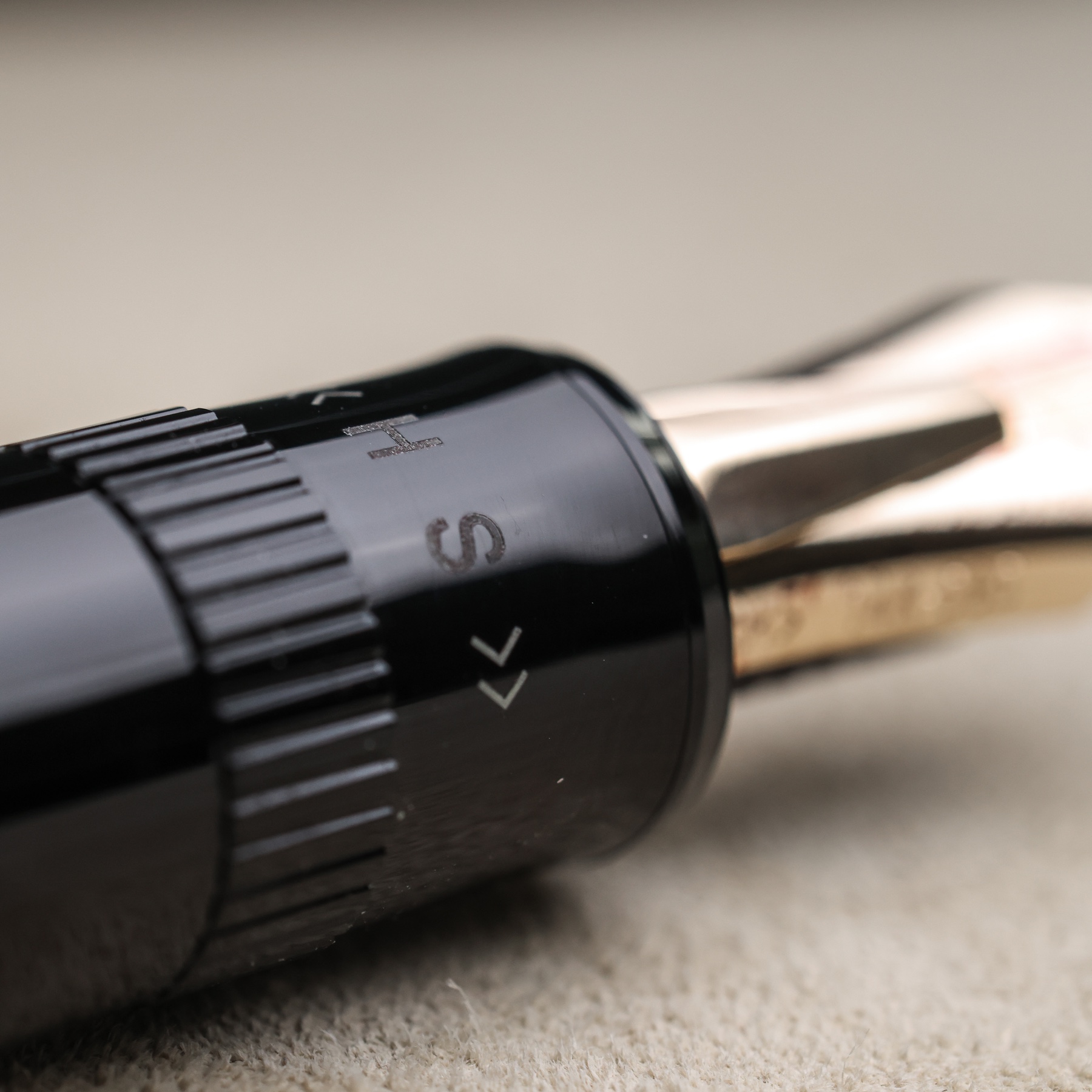 Macro photograph of the Soft and Hard adjustment collar on the Pilot Justus 95