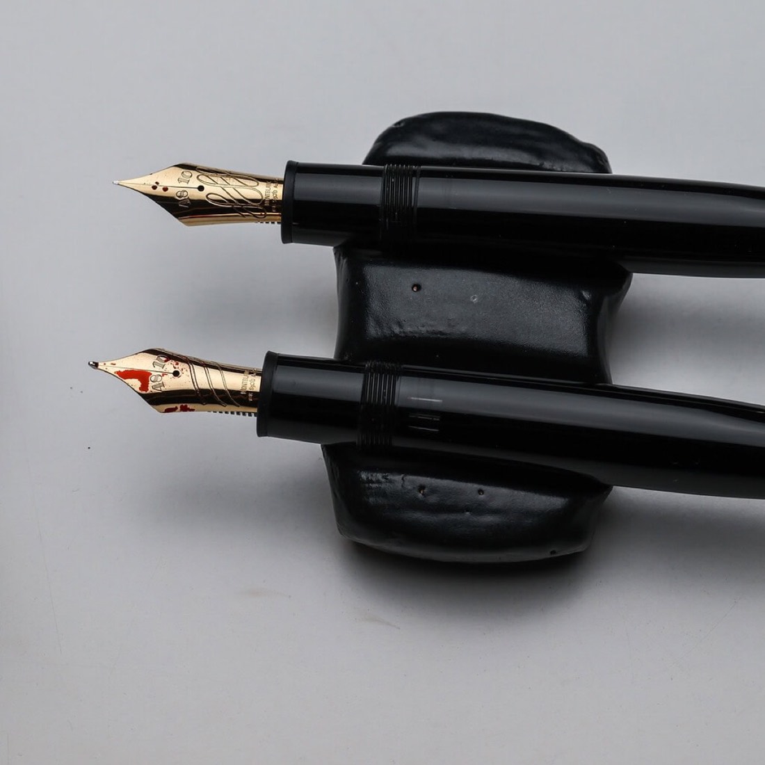 Ceramic Pen Rest Black Double