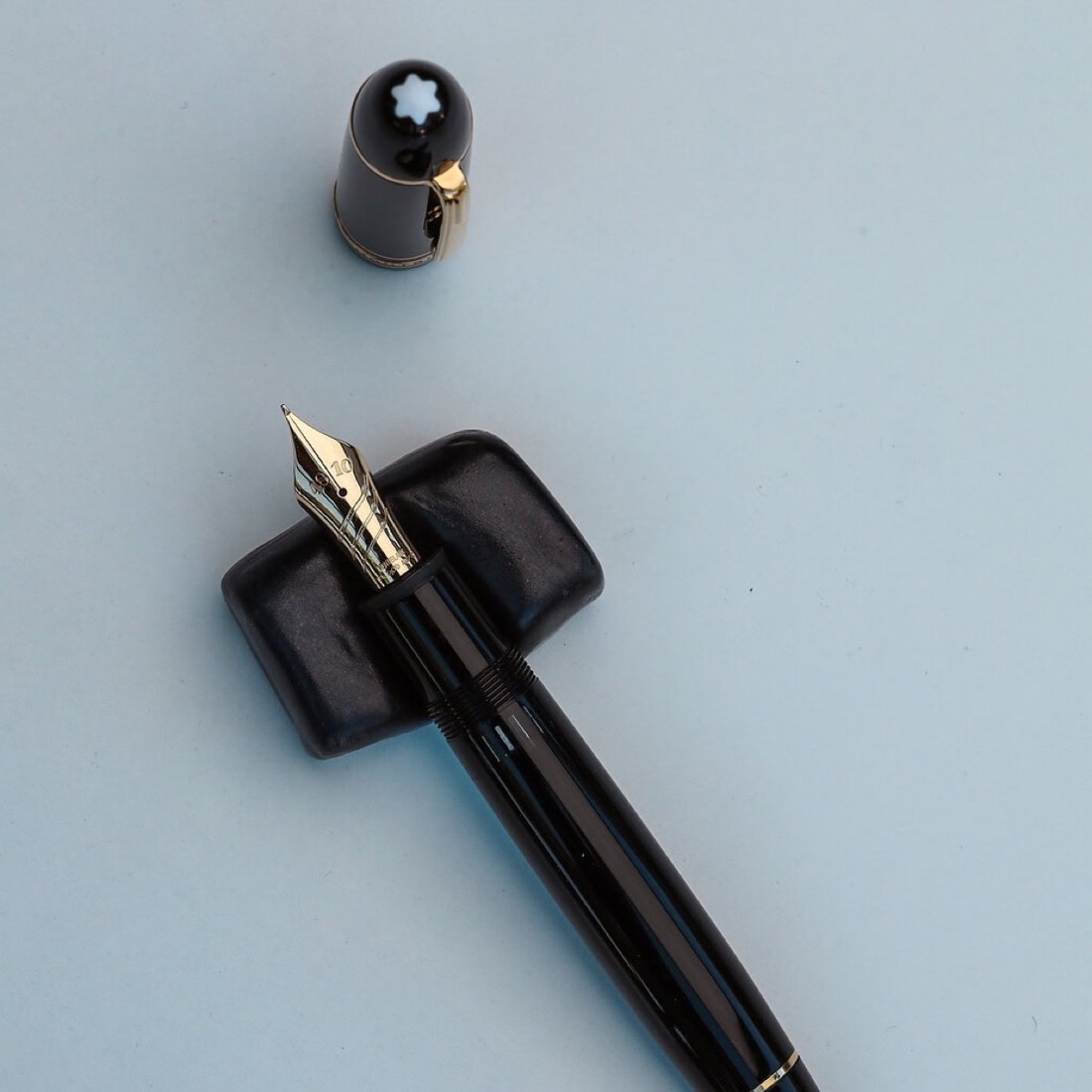 Ceramic Pen Rest Black no.1