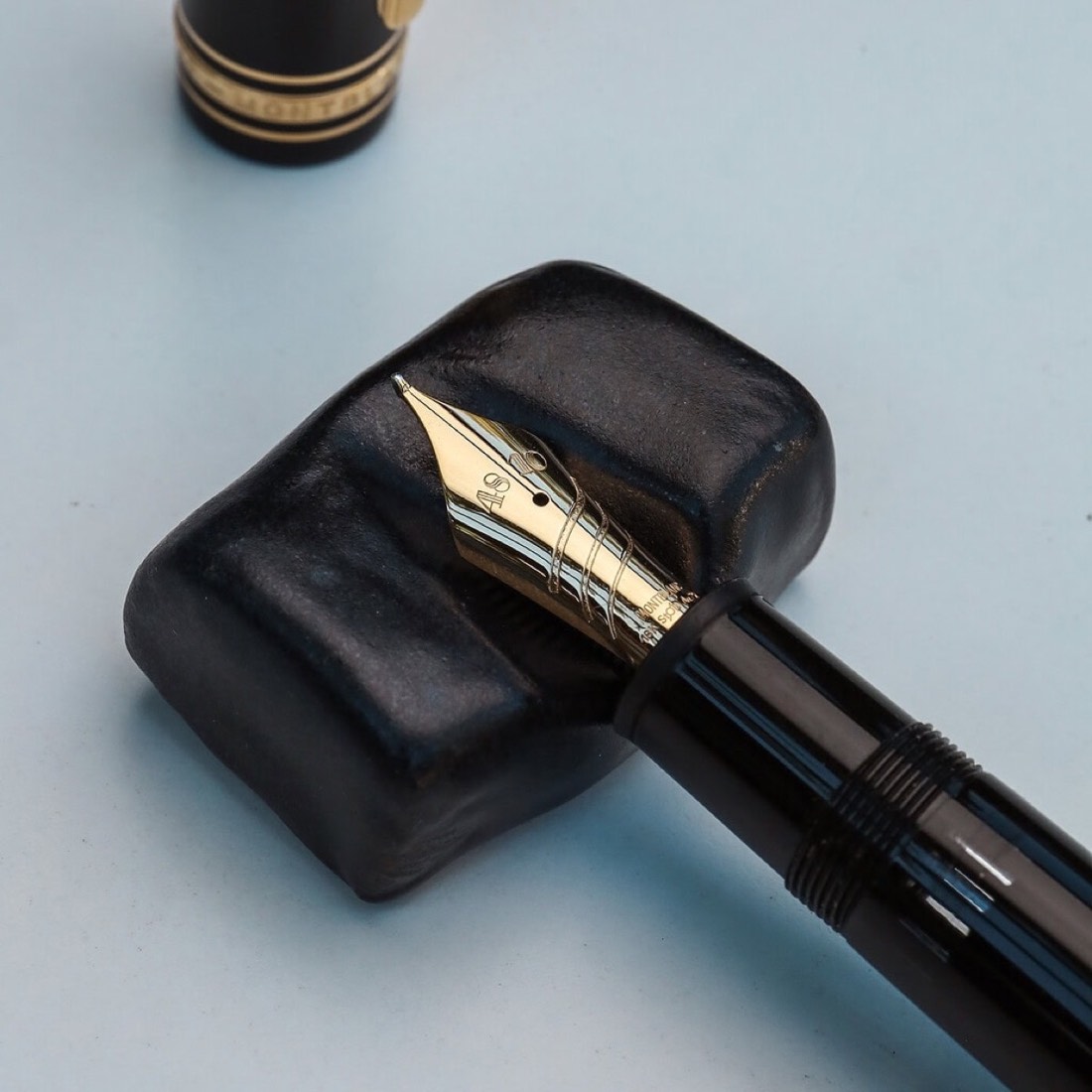 Ceramic Pen Rest Black no.1