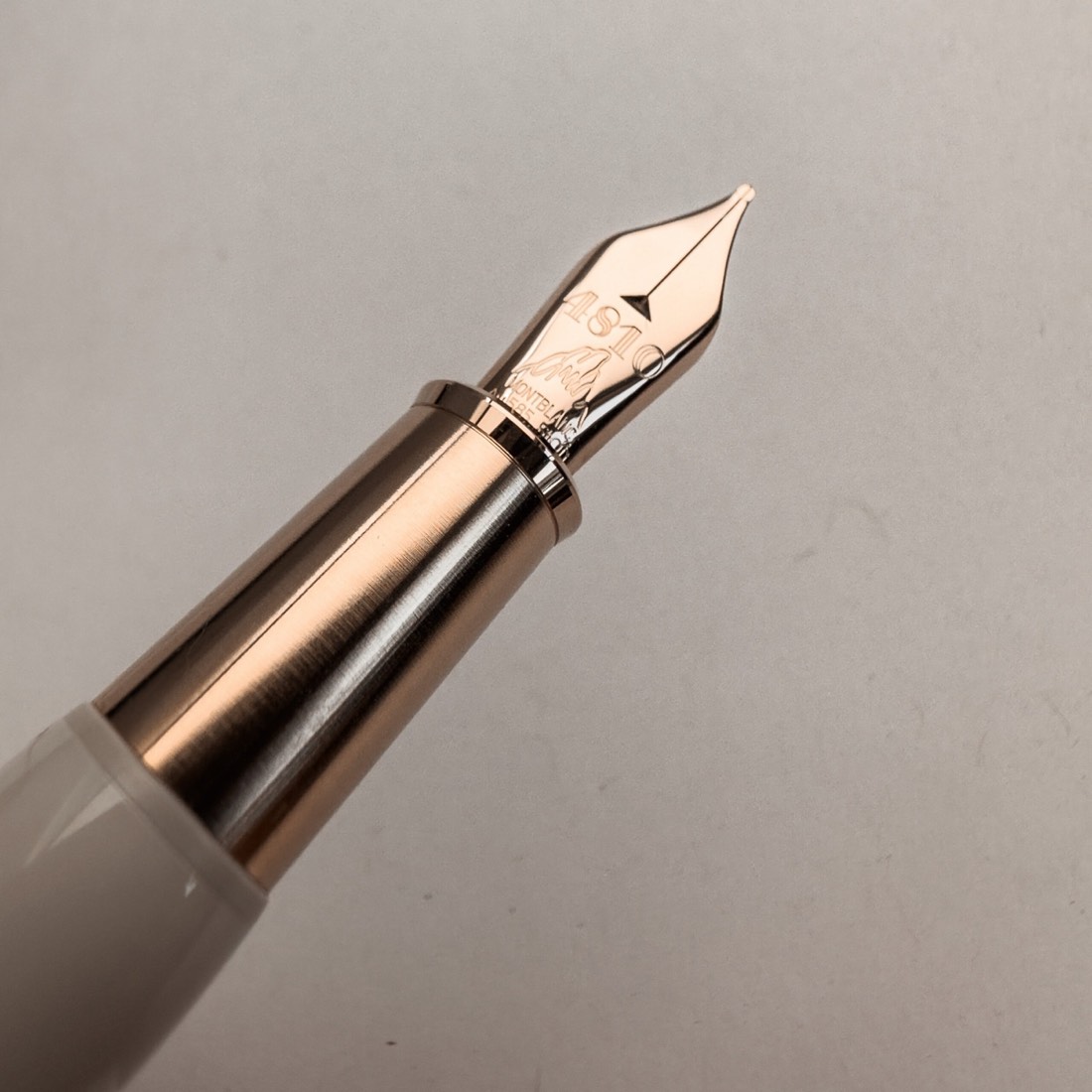Montblanc Heritage Rouge et Noir Baby Ivory