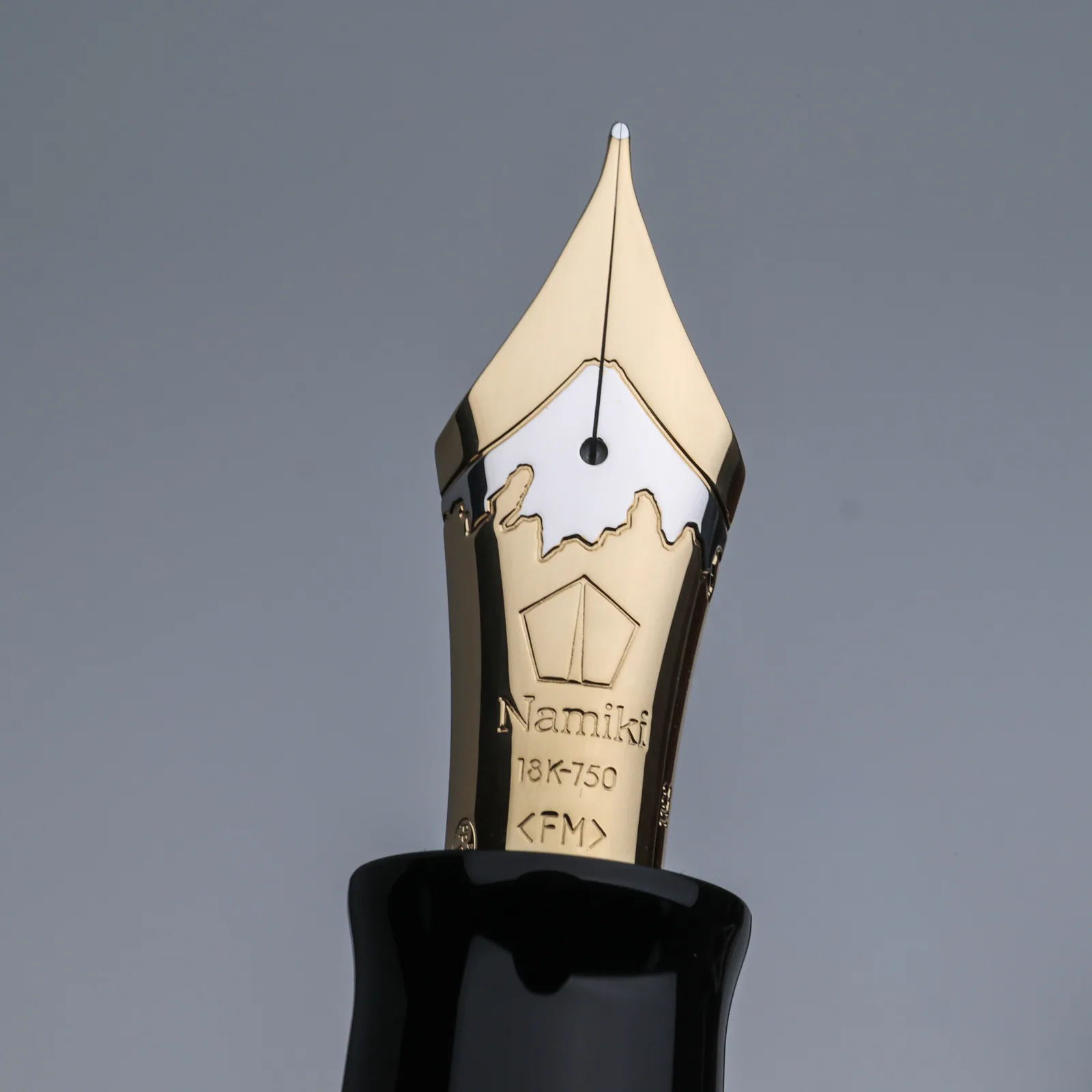 Front view of the Namiki AYA Hayate Gale No. 30 two-tone 18k gold Fine Medium nib
