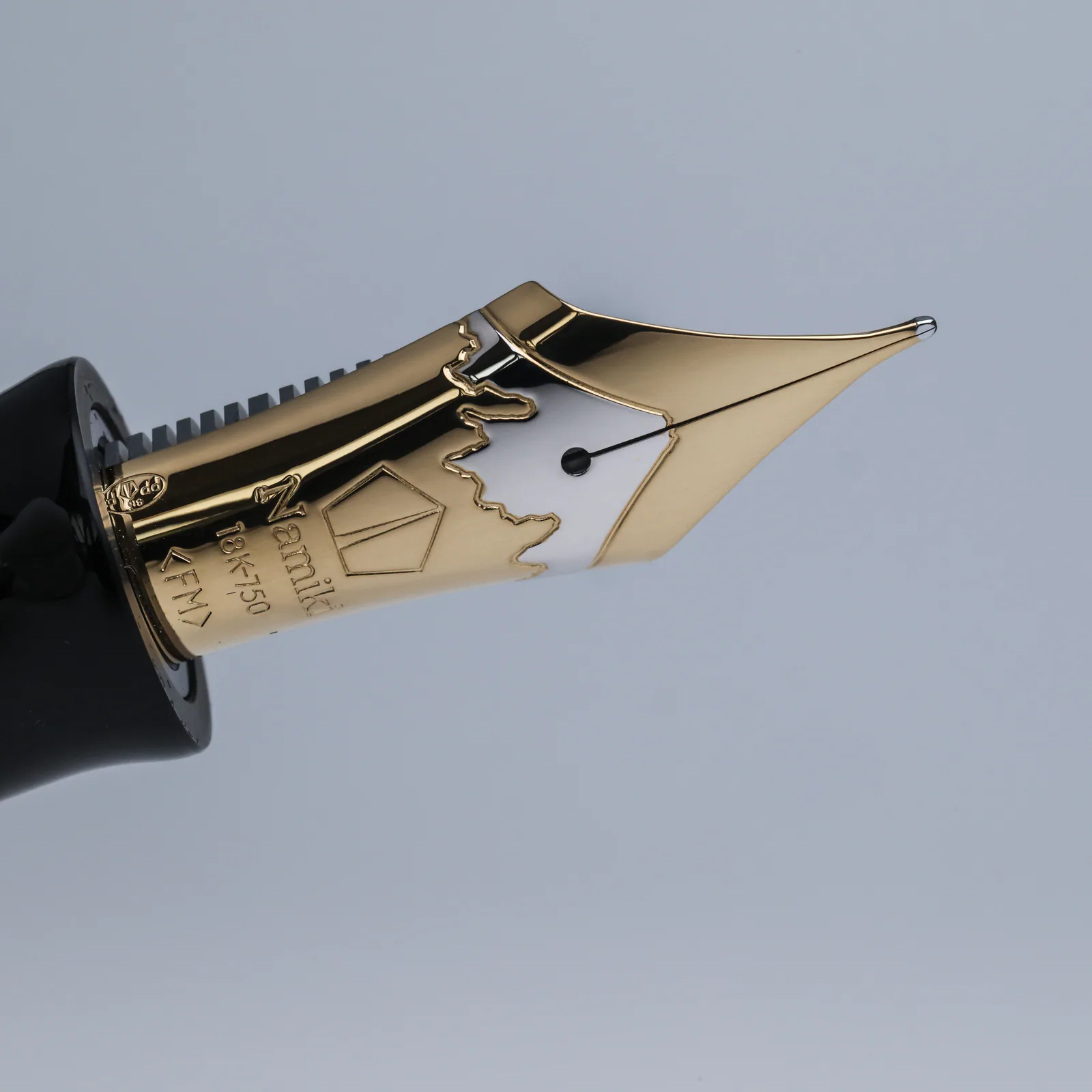 Side profile of the Namiki AYA Hayate Gale No. 30 Fine Medium nib