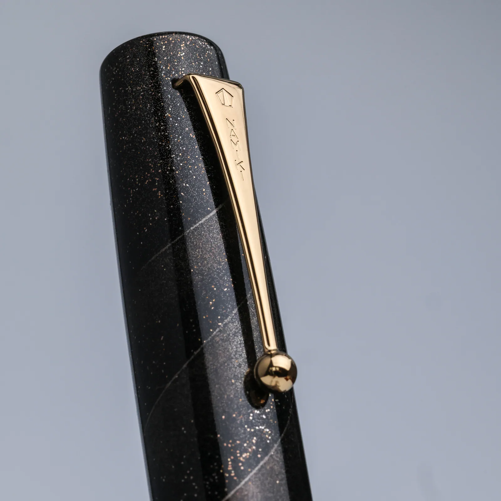 Gold Namiki clip and silver togidashi maki-e wind pattern on the Hayate Gale cap