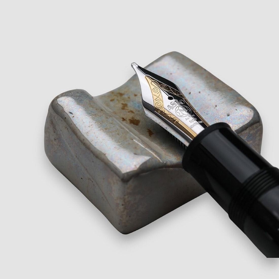 Ceramic Pen Rest Inkveil