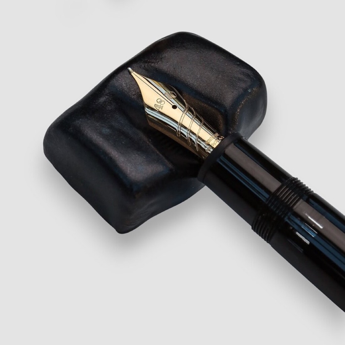 Ceramic Pen Rest Black no.1