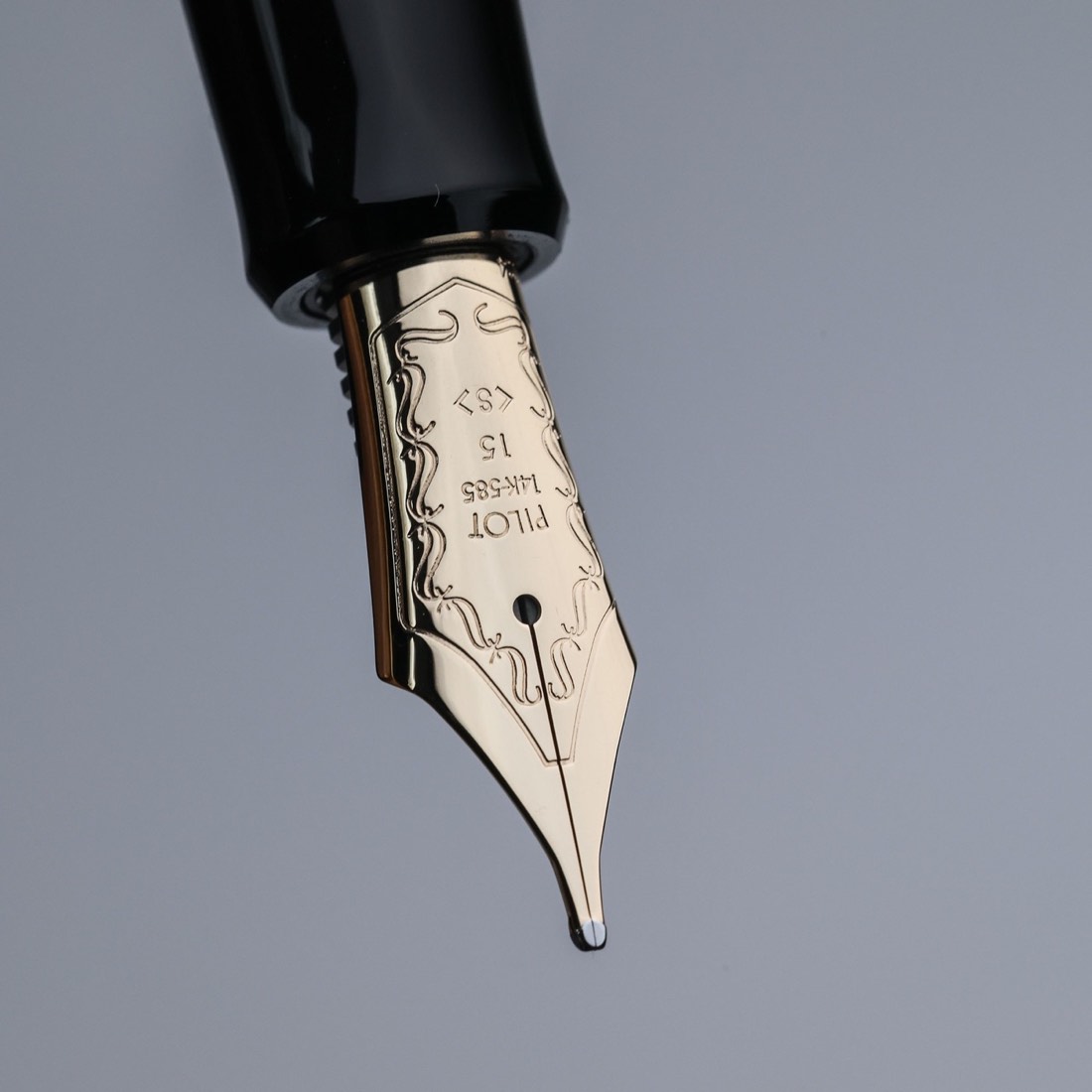 Pilot Custom 823