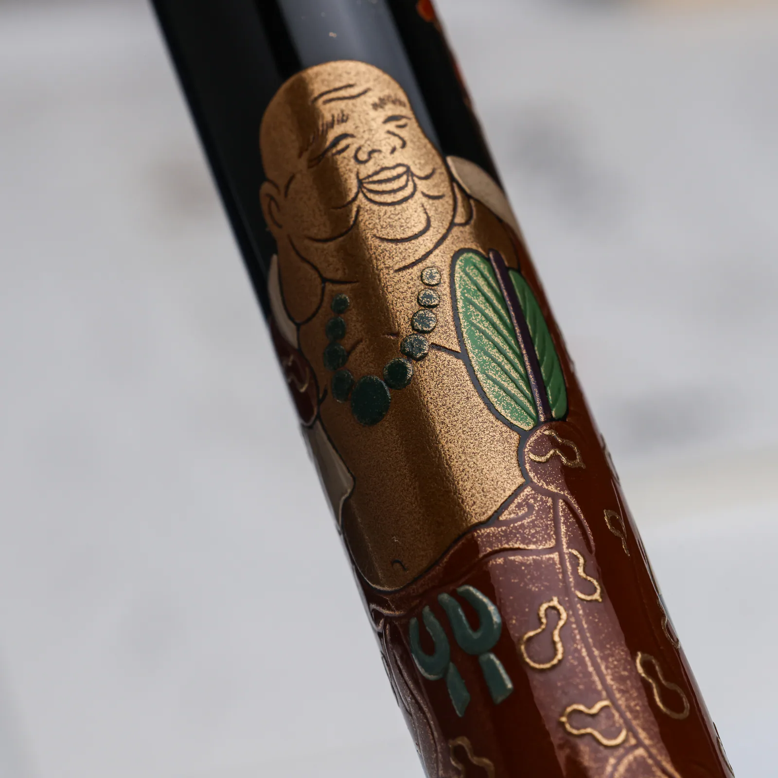 Hotei-son maki-e artwork close-up on the Pilot Namiki Yukari barrel